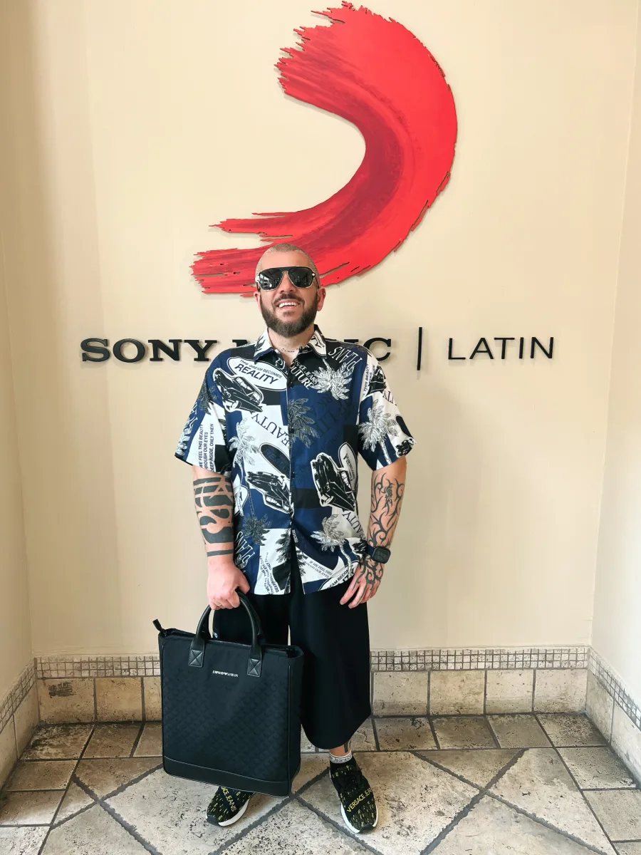 Roberto Mantovani bei einem Besuch von Sony Music Latin in Miami